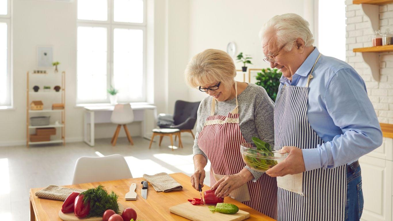 How to Choose the Right Retirement Living Environment for Seniors in the United States: Exploring Three Major New Trends